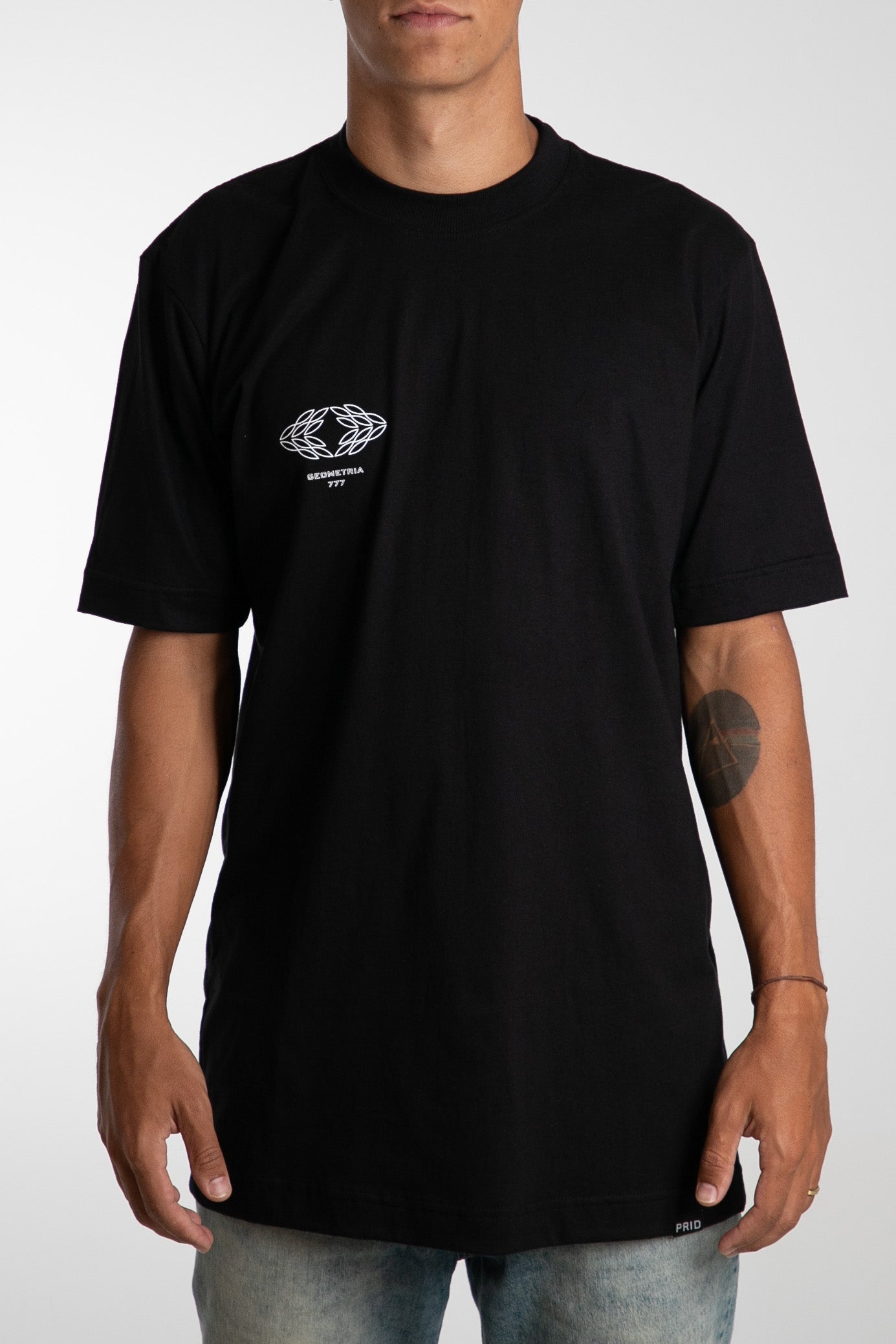Camiseta Section T "GEOMETRIA777" (preta)