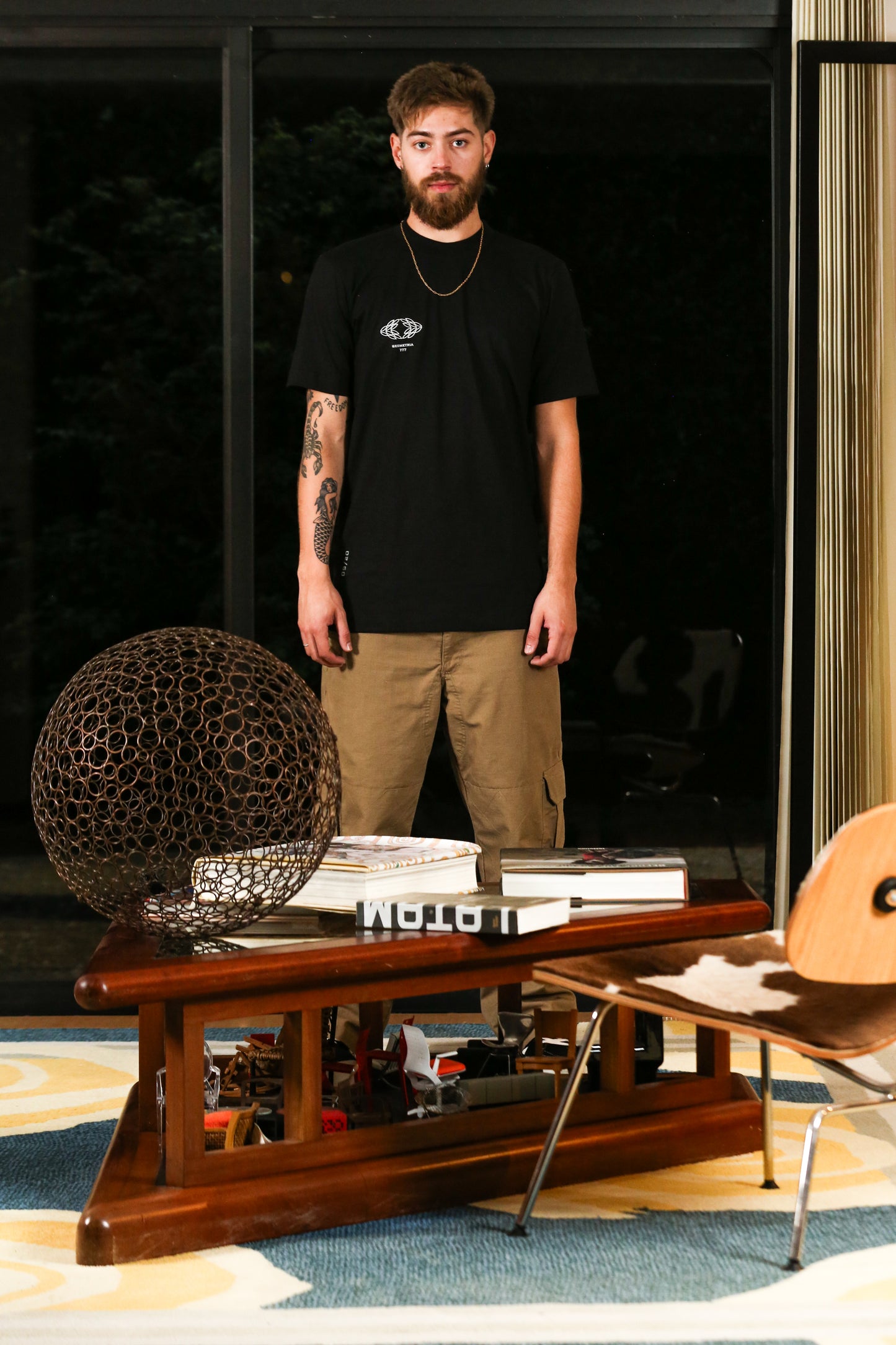Camiseta Section T "GEOMETRIA777" (preta)